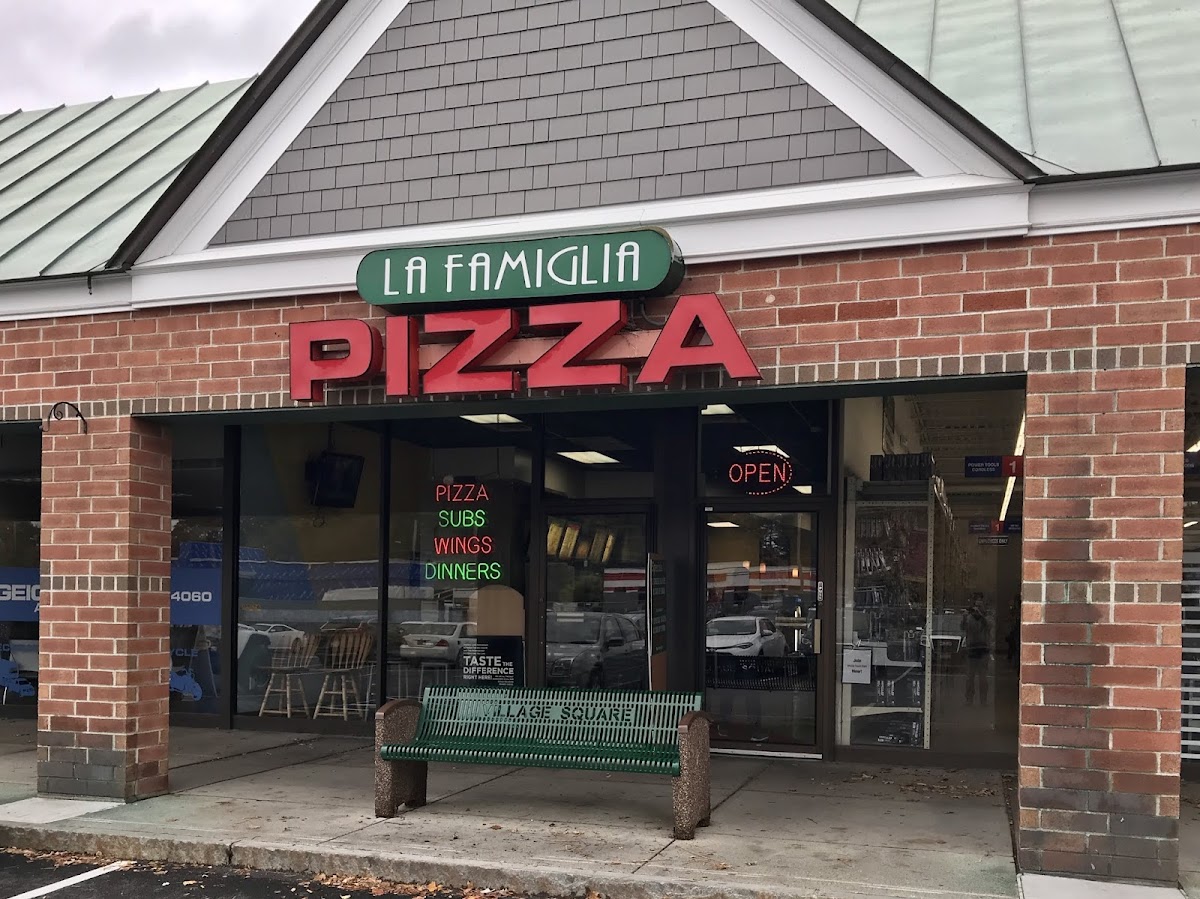 La Famiglia Pizza